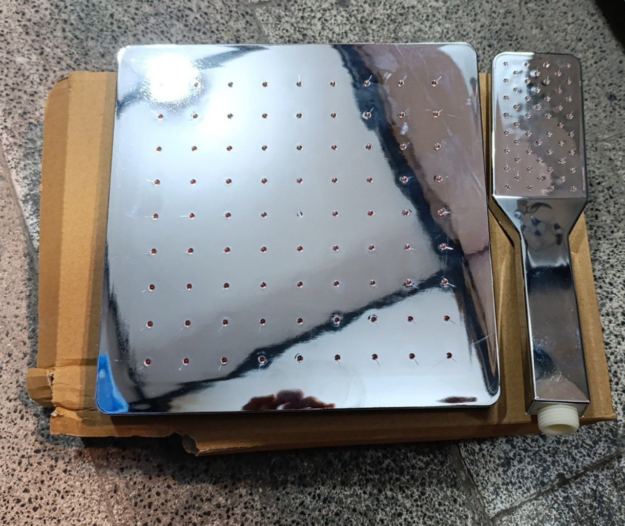 گوشی و سردوش حمام رسوب‌گیر اتوماتیک | تجربه دوش پایدار و بدون نیاز به تمیزکاری مداوم