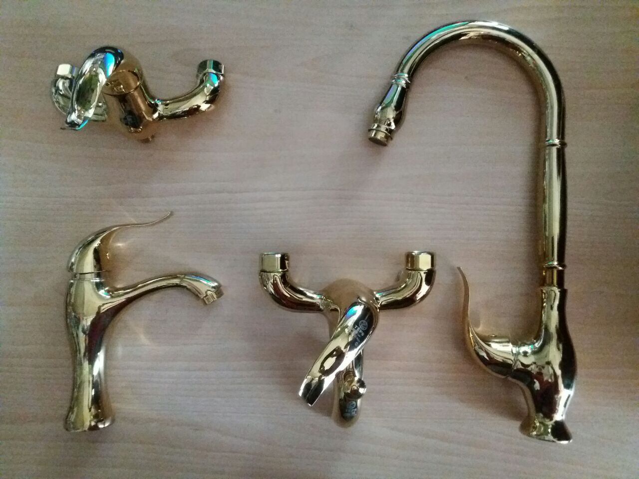 خرید شیرآلات هلیا تپس طلایی | قیمت ست کامل و تخفیف 6% نقدی | امینکو برند شیرالات اهرمی ارزان قیمت - قیمت 80,000 تومان